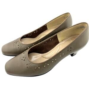 Vintage Selby Fifth Avenues Nude Almond Toe Leather Pumps Size 6.5